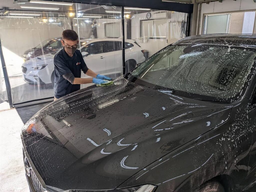 ガラスコーティング専門店の洗車・メンテナンスの画像｜コーティング大戦争